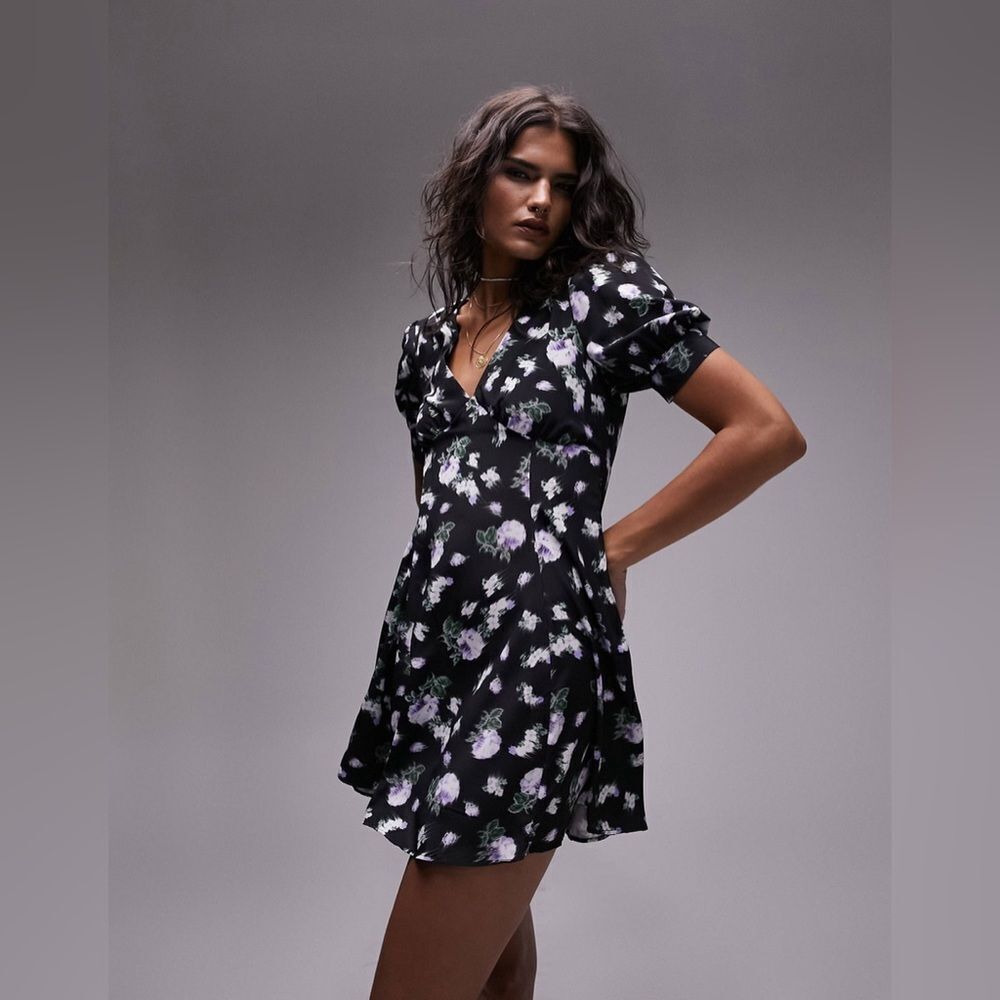 Topshop Bella V-neck mini tea dress in blurred floral print